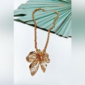 Gold flower drop necklace S24